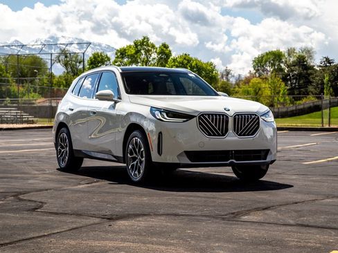 New 2026 BMW X3 xDrive30 w/ Premium Package AWD/4WD image 7