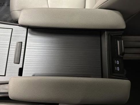 Used 2025 Toyota Sienna XLE FWD image 20