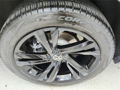 Used 2023 Volkswagen Tiguan SE R-Line image 59