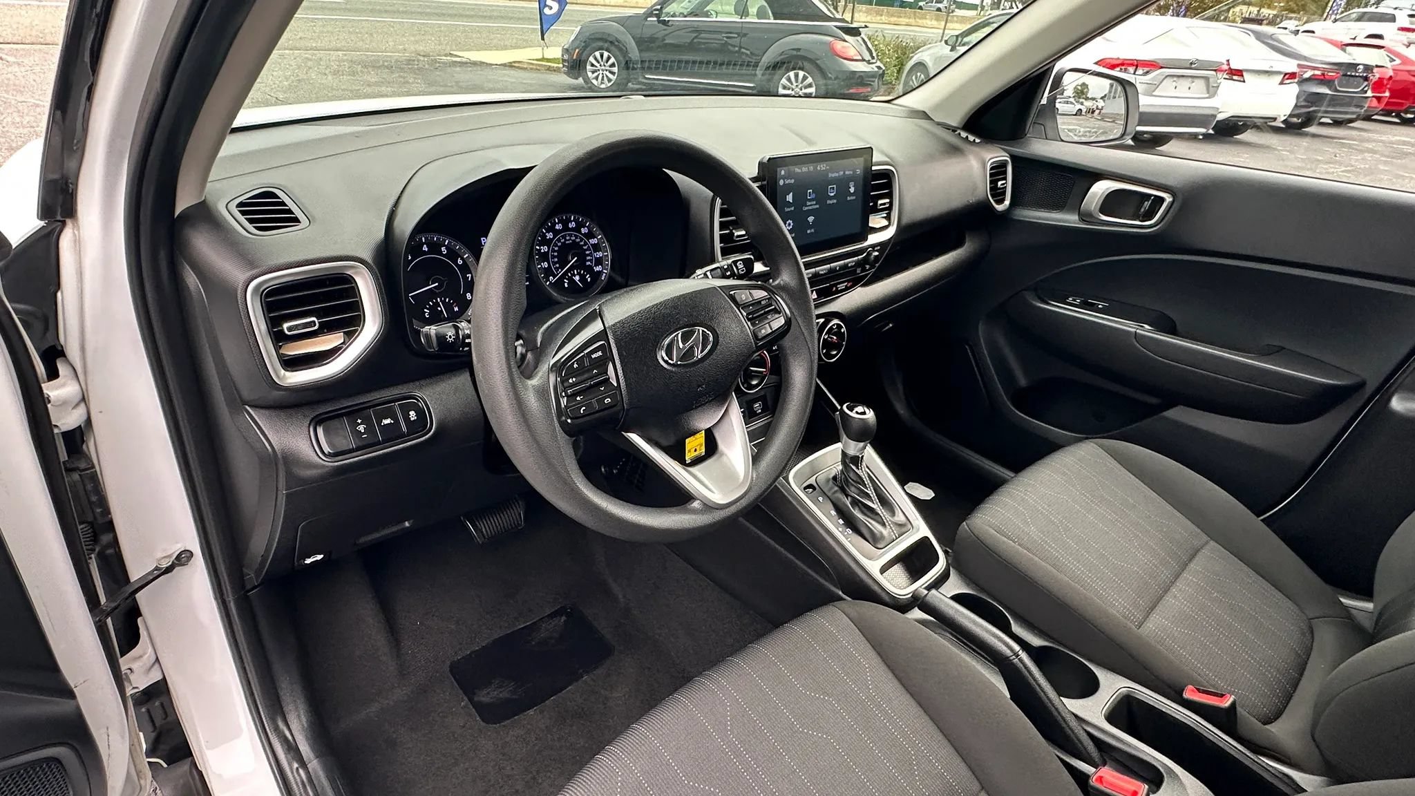 Used 2021 Hyundai Venue SE FWD image 13