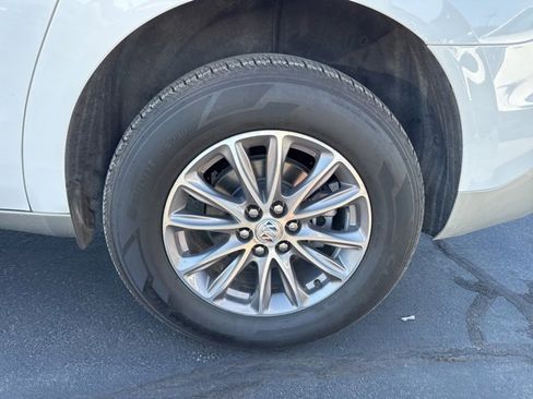 Used 2024 Buick Enclave Premium image 25