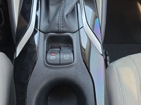 Used 2020 Toyota Corolla LE FWD image 32
