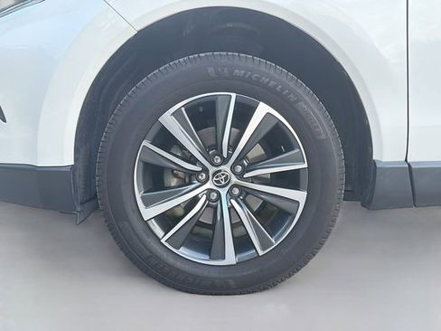 Used 2021 Toyota Venza LE AWD/4WD image 41