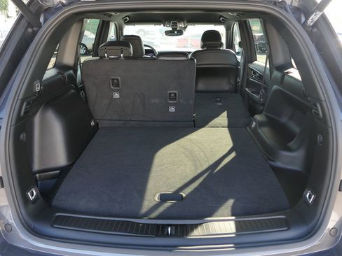 Used 2025 Jeep Grand Cherokee Altitude image 20