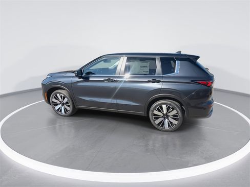 New 2025 Mitsubishi Outlander SE image 6