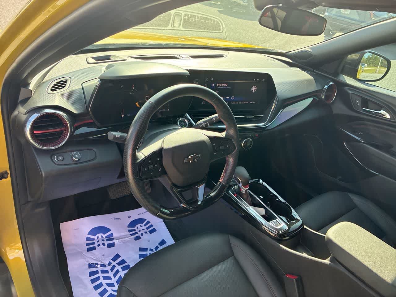 Used 2024 Chevrolet Trax RS w/ Sunroof Package FWD image 10