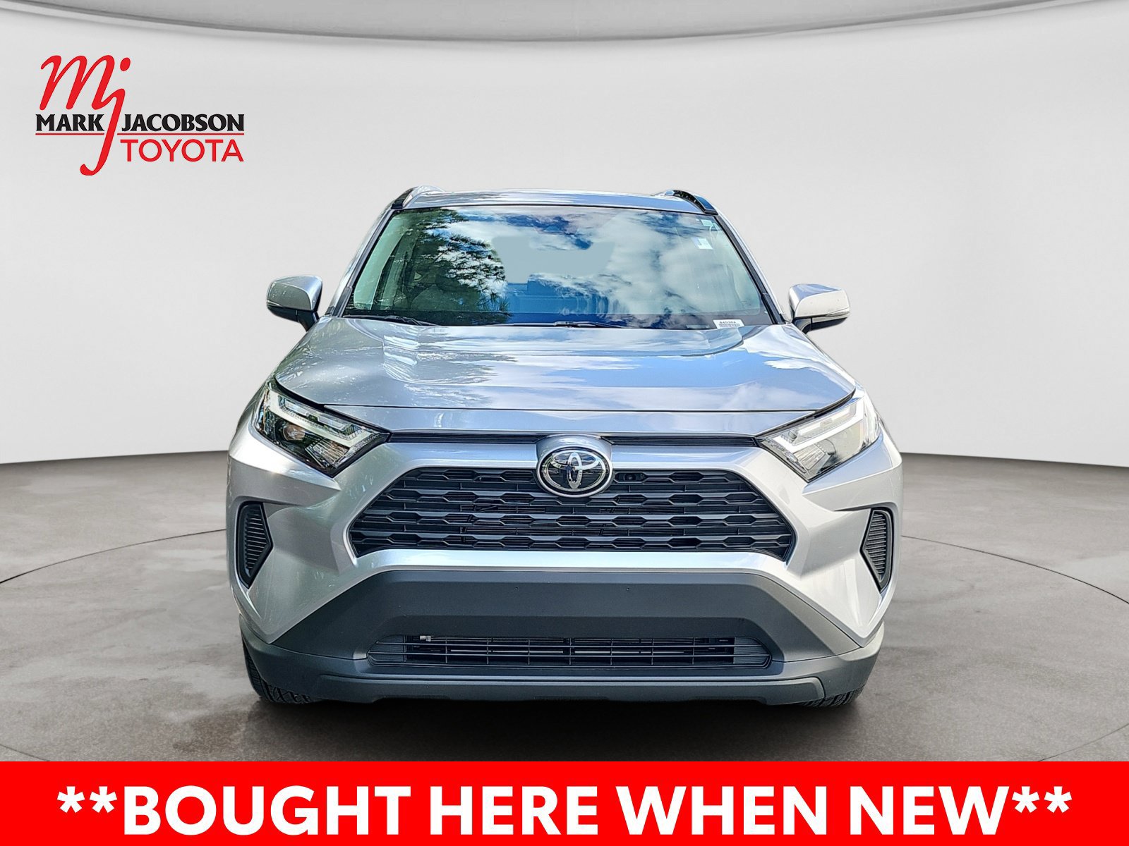 Used 2025 Toyota RAV4 XLE w/ Convenience Package AWD/4WD image 3
