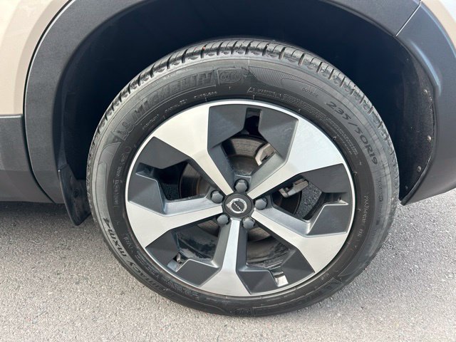 Used 2023 Volvo XC40 B5 Plus w/ Driver Assist Package AWD/4WD image 8
