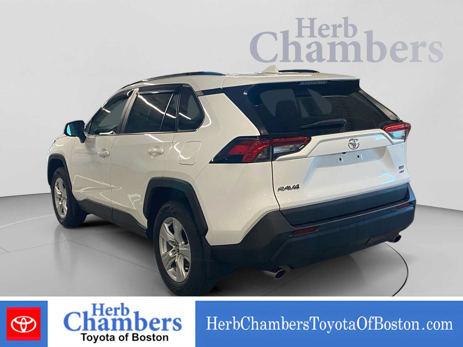 Used 2020 Toyota RAV4 XLE w/ Convenience Package AWD/4WD image 3