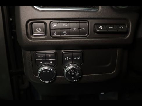 Used 2021 GMC Yukon XL AT4 w/ AT4 Premium Package image 18