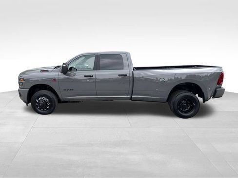 New 2026 RAM 3500 Big Horn AWD/4WD image 4