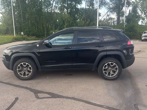 Used 2020 Jeep Cherokee Trailhawk w/ Cold Weather Group AWD/4WD image 2