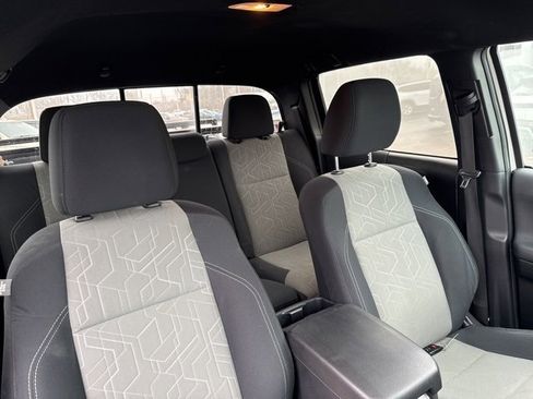 Used 2022 Toyota Tacoma TRD Off-Road image 10