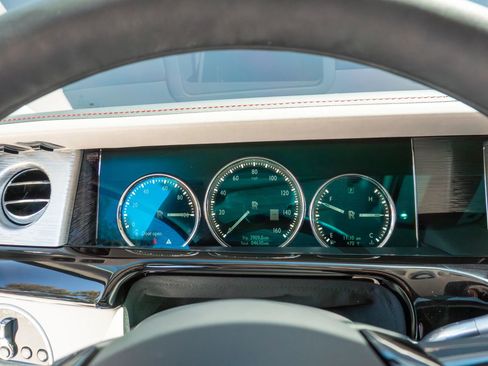 Used 2024 Rolls-Royce Phantom Sedan w/ The Phantom Package RWD image 88