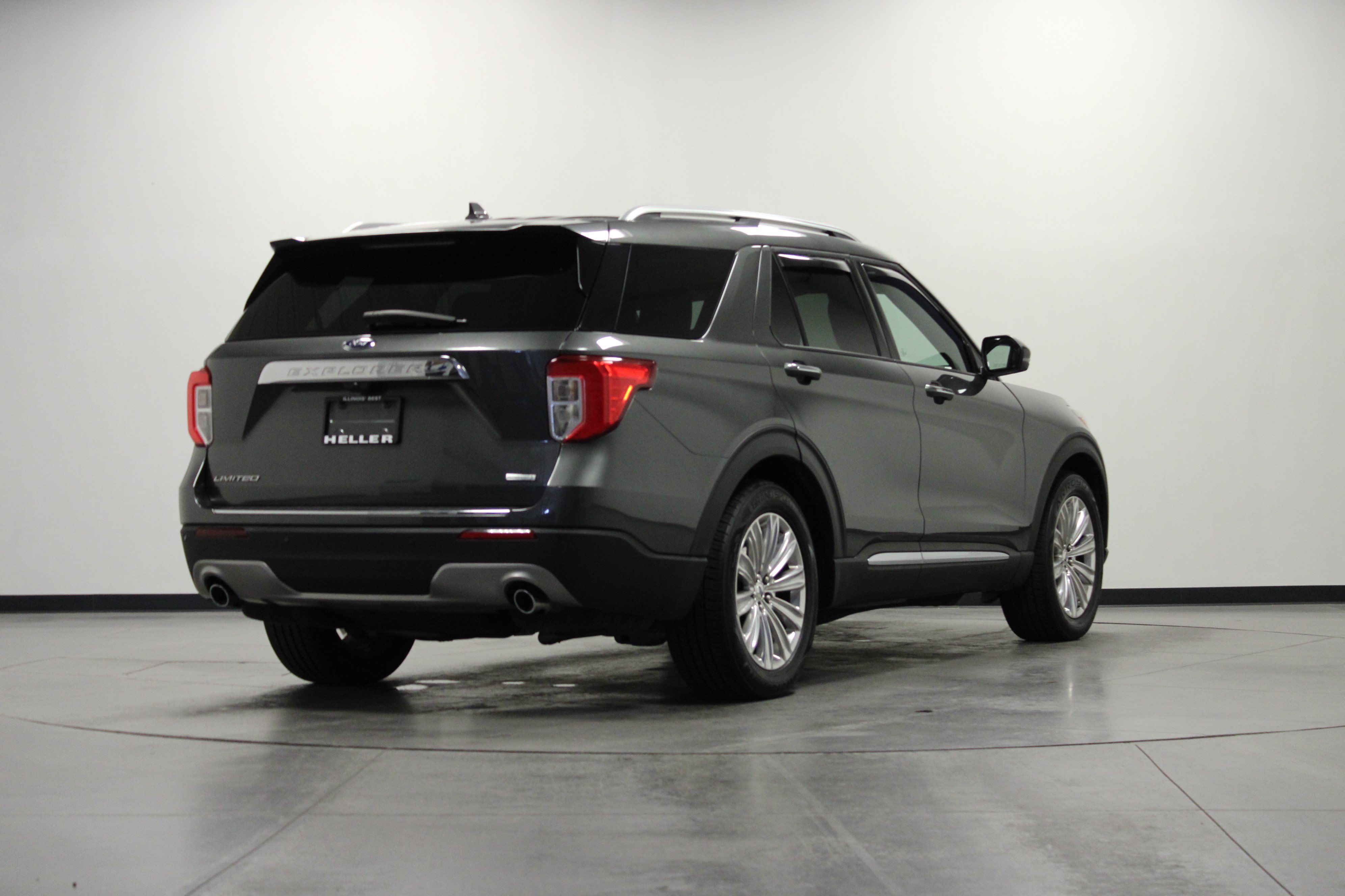 Used 2020 Ford Explorer Limited RWD image 4