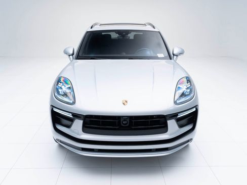 Used 2025 Porsche Macan image 6