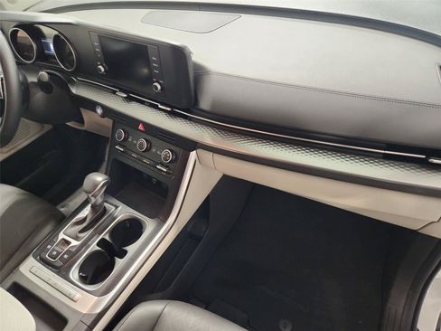 Used 2024 Kia Carnival LX FWD image 25