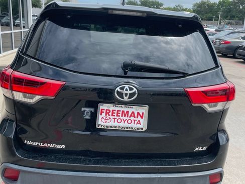 Used 2017 Toyota Highlander XLE FWD image 6