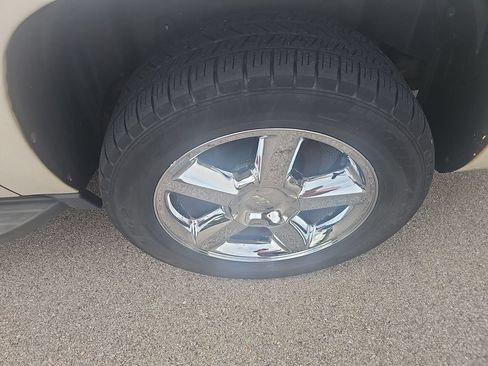 Used 2013 Chevrolet Avalanche LTZ AWD/4WD image 10
