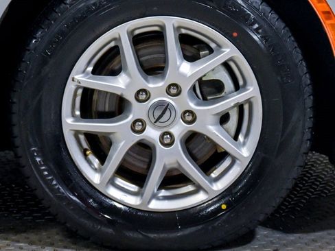 Used 2023 Chrysler Voyager LX image 11