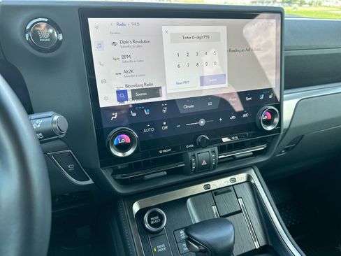 Used 2026 Lexus GX 550 w/ Accessory Package (2T) AWD/4WD image 16