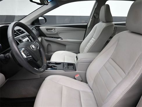 Used 2017 Toyota Camry XLE w/ Moonroof Package image 16