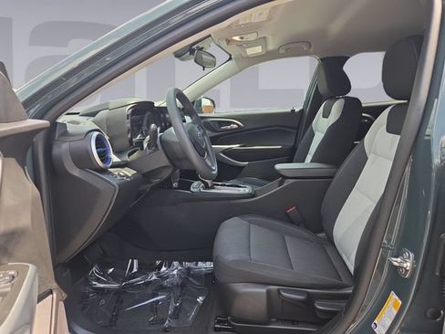 Used 2025 Chevrolet Trax LS w/ LS Convenience Package FWD image 10