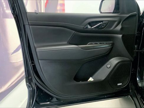 Used 2023 GMC Acadia SLT image 24