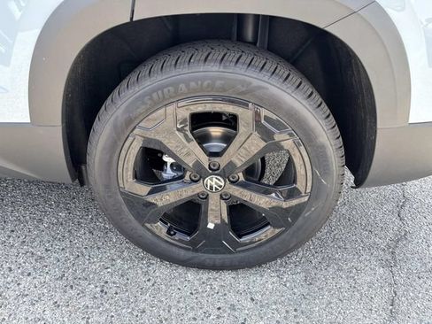 New 2026 Volkswagen Taos SE AWD/4WD image 6