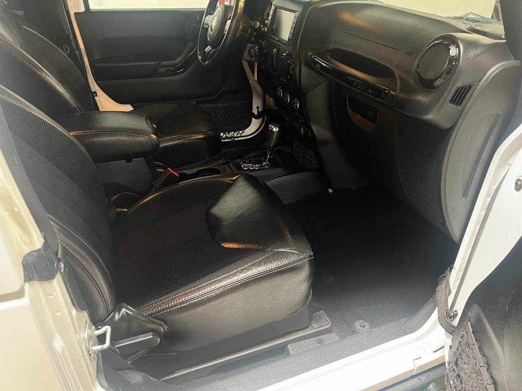 Used 2017 Jeep Wrangler Sahara AWD/4WD image 22