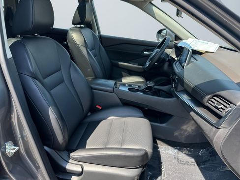 Used 2023 Nissan Rogue SV w/ SV Premium B Package FWD image 15