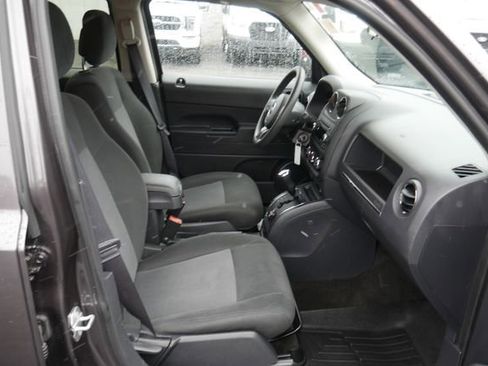 Used 2015 Jeep Patriot Sport image 21
