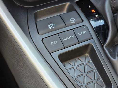 Used 2025 Toyota RAV4 XLE Premium FWD image 32