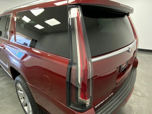 Used 2019 Cadillac Escalade ESV Premium Luxury image 13