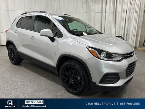 Used 2022 Chevrolet Trax LT w/ Driver Confidence Package AWD/4WD image 2
