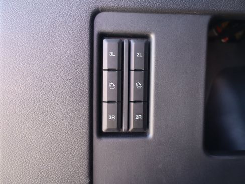 Used 2024 Ford Expedition Platinum image 34