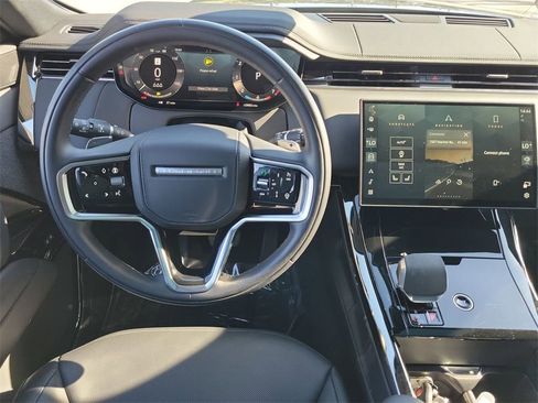 Certified 2025 Land Rover Range Rover Sport SE image 19
