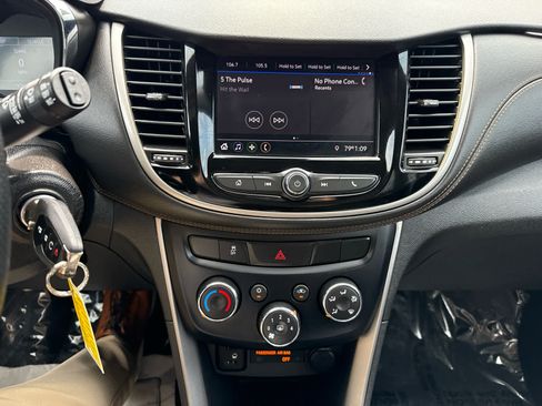 Used 2020 Chevrolet Trax LT FWD image 20