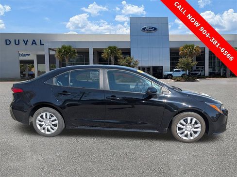 Used 2025 Toyota Corolla LE image 3