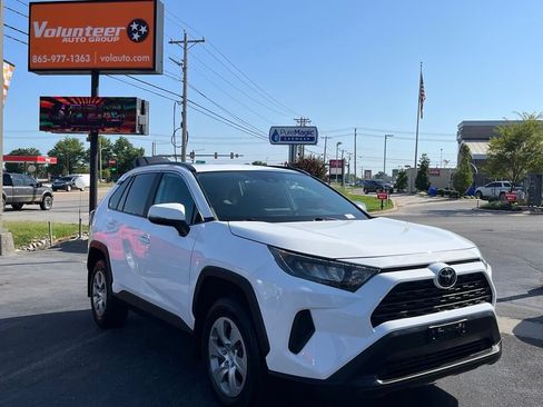 Used 2021 Toyota RAV4 LE FWD image 1
