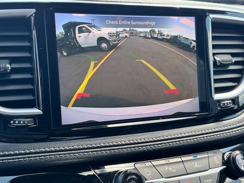 Used 2023 Chrysler Pacifica Limited FWD image 33