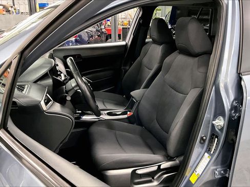 Used 2022 Toyota Corolla Cross LE w/ Moonroof Package image 8