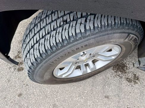 Used 2020 Chevrolet Suburban LT image 30