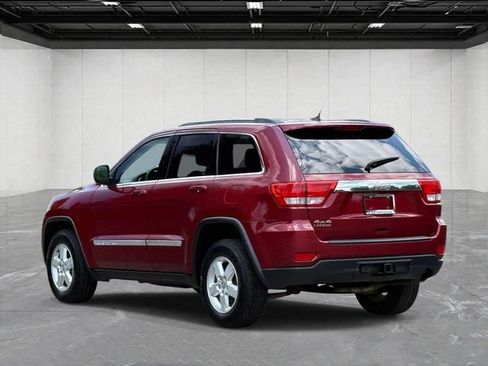 Used 2012 Jeep Grand Cherokee Laredo w/ Laredo E Group AWD/4WD image 3