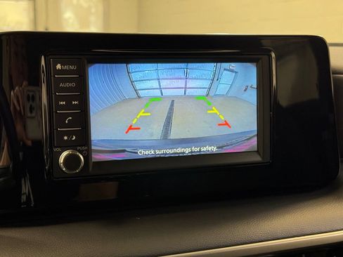 Used 2025 Nissan Kicks S AWD/4WD image 40