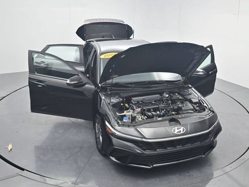 Used 2024 Hyundai Elantra SEL FWD image 53
