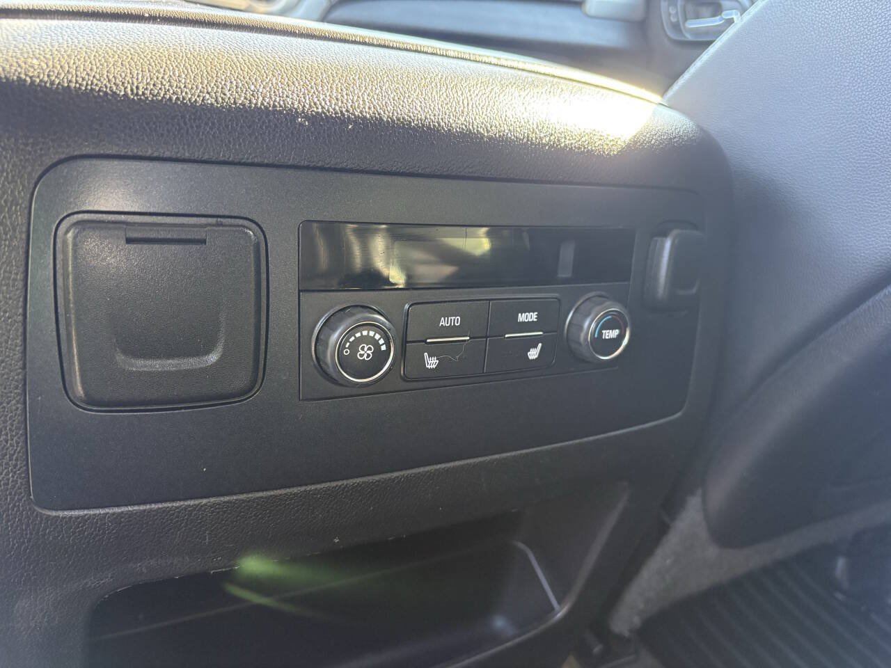Used 2015 GMC Yukon SLT AWD/4WD image 23