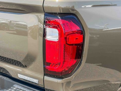 Used 2024 GMC Canyon Elevation w/ Elevation Premium Package RWD image 8