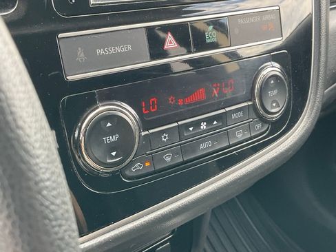 Used 2019 Mitsubishi Outlander ES AWD/4WD image 9