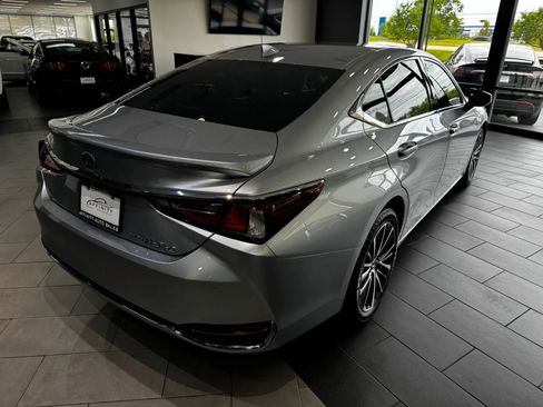 Used 2023 Lexus ES 250 w/ Premium Package AWD/4WD image 5